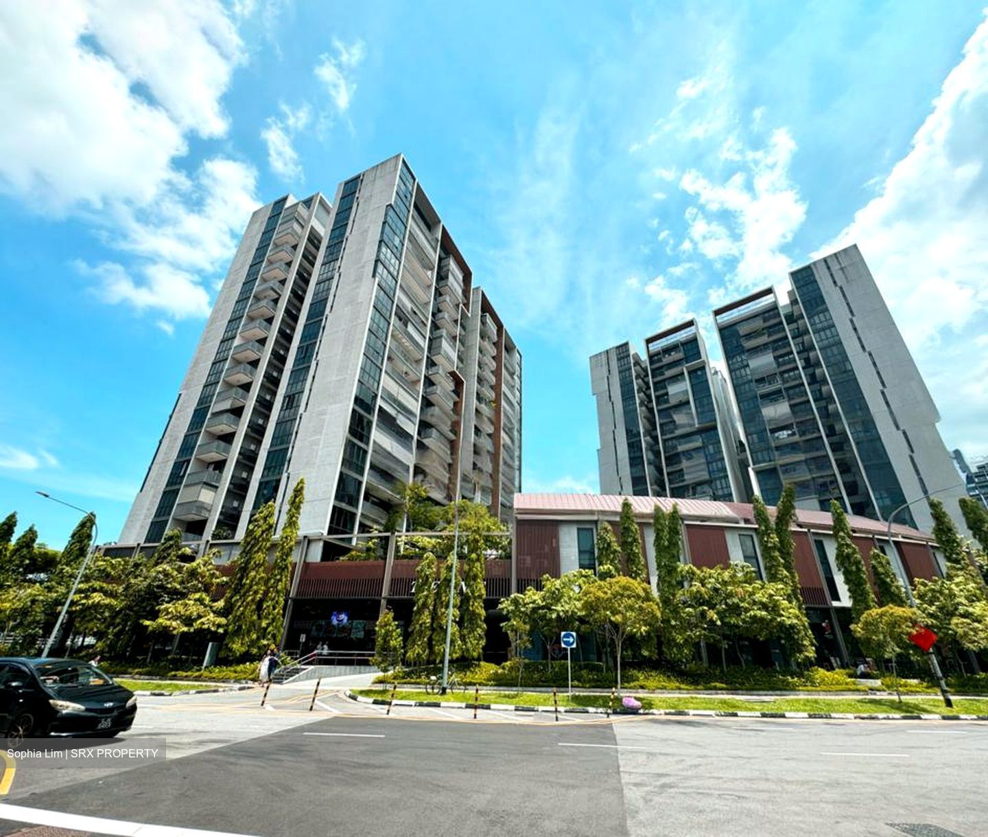 Sennett Estate (D13), Retail #472683791